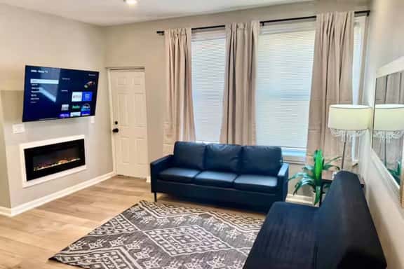 two bedroom one block of the beach with balcony. - Image 1