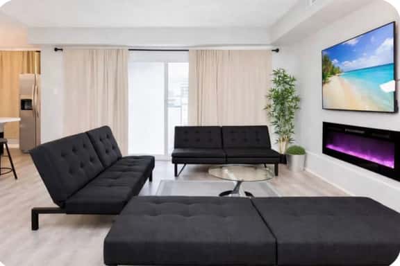 8 Bedroom, Sleeps 16, Close to Caesars Casino & Beach - Image 1