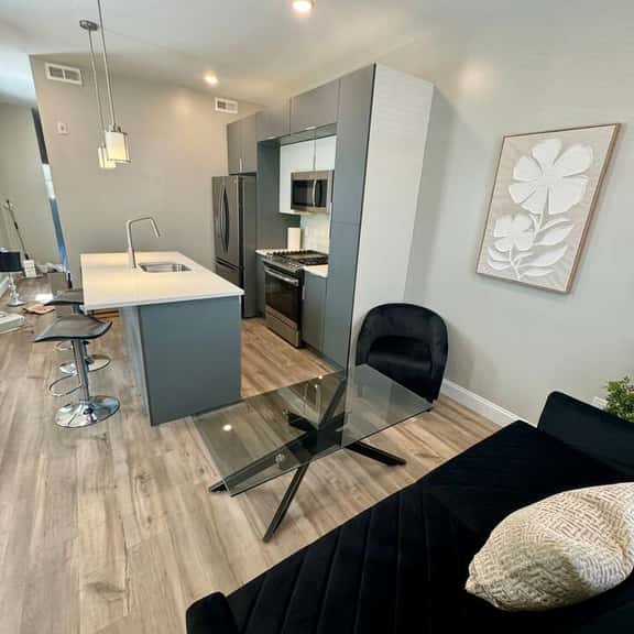 Art museum two bedroom & deck, best location. - Image 1
