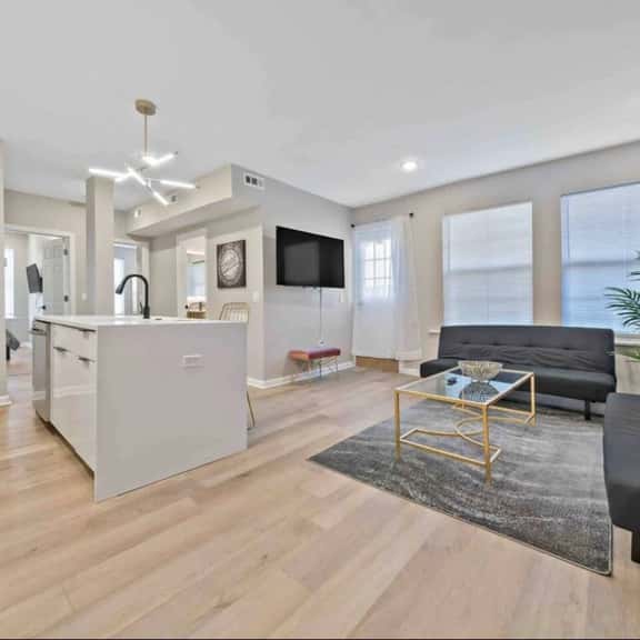 2 bedroom, 1 block beach, kitchen,livingroom. Unit 3 - Image 1