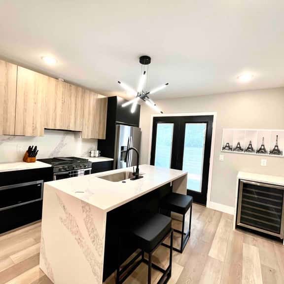 House with private rooftop & backyard, new & near stadiums! - Image 1