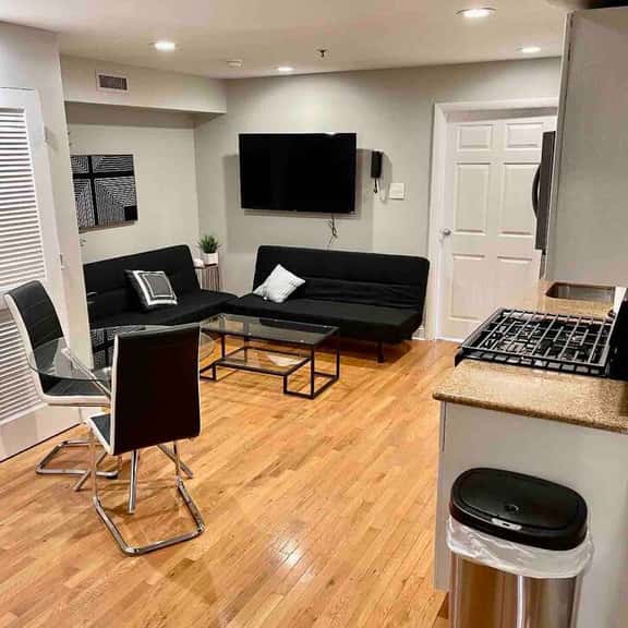 1 bedroom close to convention unit 3 - Image 1