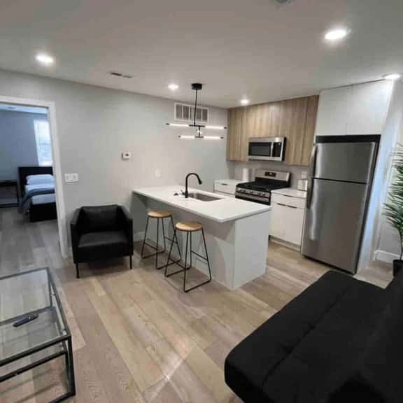 2 bedroom on Broad st close to Wells fargo unit4 - Image 1