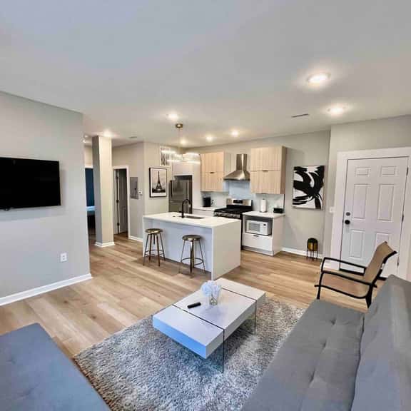 2 bedroom, kitchen 1block to beach ,parking.unit 8 - Image 1