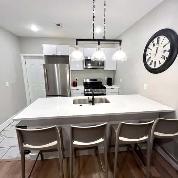 1 bedroom w/patio close to Wells Fargo arena - Image 1