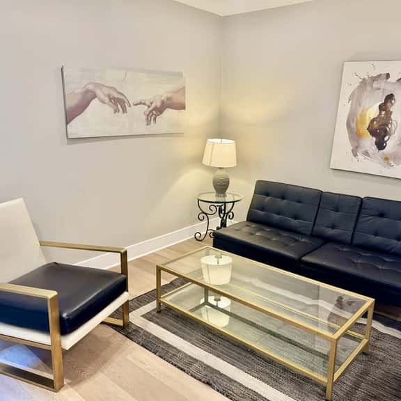 1608 - New 2 bedroom w/deck 2 blocks to beach & boardwalk - Image 1