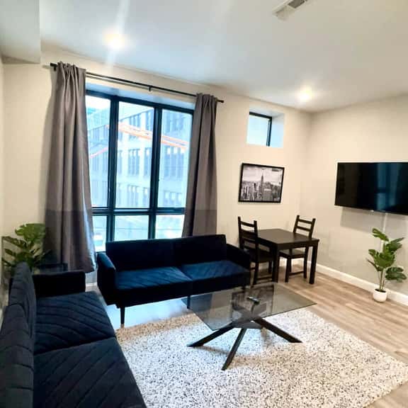 2 bedroom, Art museum, private roof deck. - Image 1