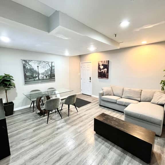 5 bedroom:  1 block beach , boardwalk ,Tropicana. - Image 1