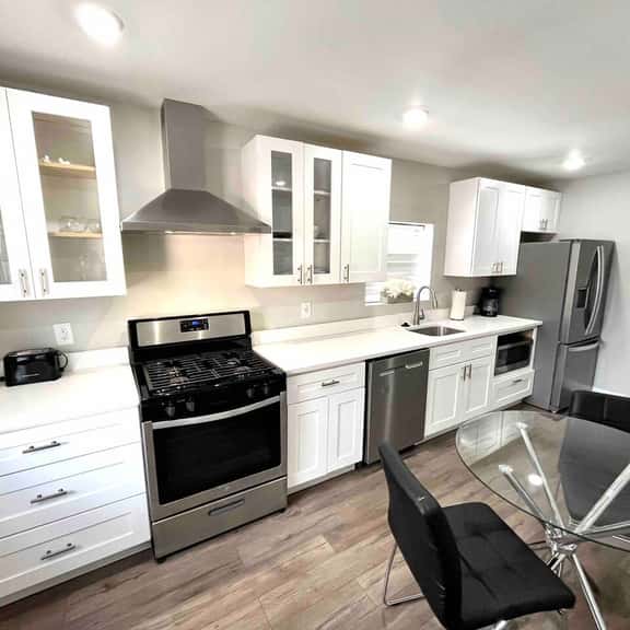 3BR Huge Deck, Steps to Tropicana & Beach, Parking - MORRIS - Image 1
