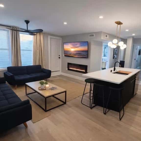 two bedroom with balcony one block to beach 38-4 - Image 1