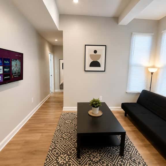 University area all new 3 bedroom livingroom. - Image 1