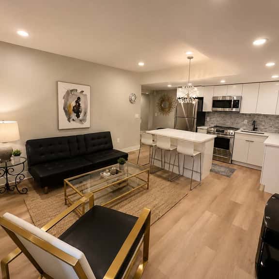 1608 - 2 bedroom with deck close to hard rock and beach. - Image 1