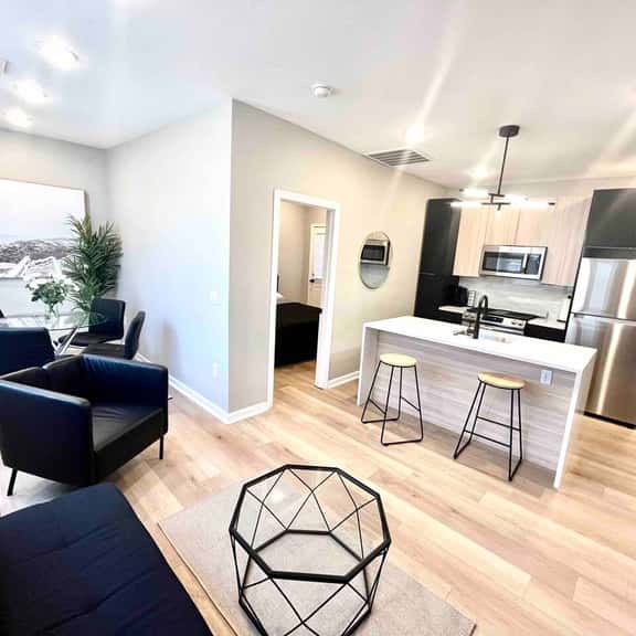 3 bedroom 1 block beach, full kitchen, livingroom. - Image 1