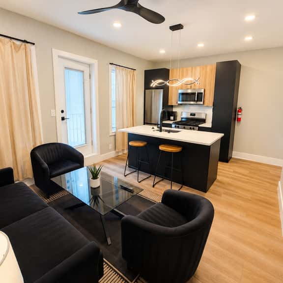108-B1 Beachblock 2bedroom new. Free parking. - Image 1