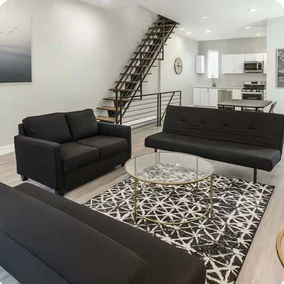 Four bedroom home in university city 3432 - Image 1