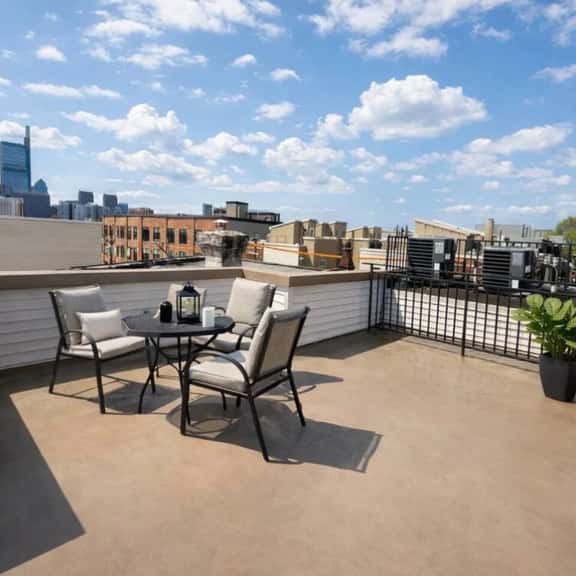 two bedroom w/rooftop close to convention center. - Image 1