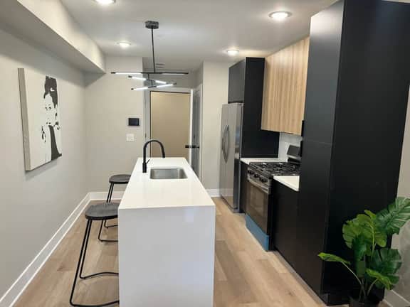 Rittenhouse, 2bedroom, private deck&rooftop - Image 3
