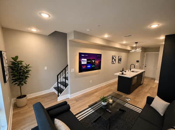 Rittenhouse, 4 level, 2 bedroom,& rooftop. - Image 2