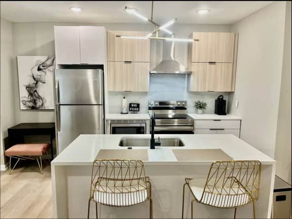 2 bedroom, 1 block beach, kitchen,livingroom. #3 - Image 3