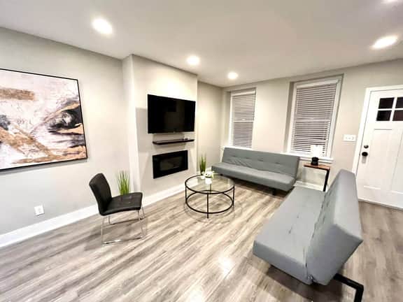 Point breeze, full house, 4 room,back yard. - Image 3