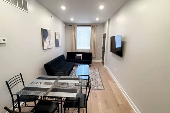 2 bedroom with back yard walk to city. - Image 4