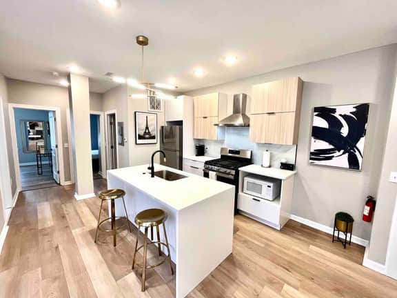 #7, Two bedroom, kitchen, beach across the street .. - Image 3