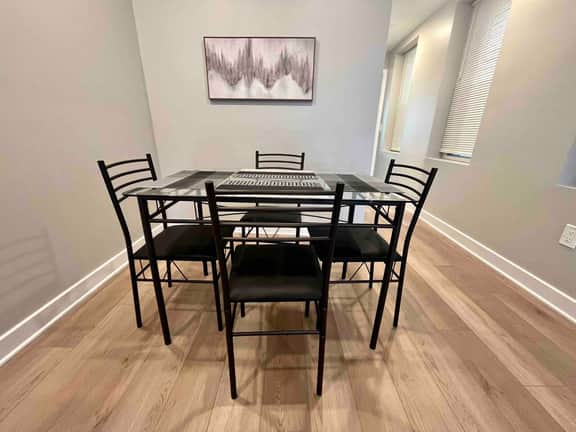 4 bed bi-level with roof deck. In the city. - Image 4
