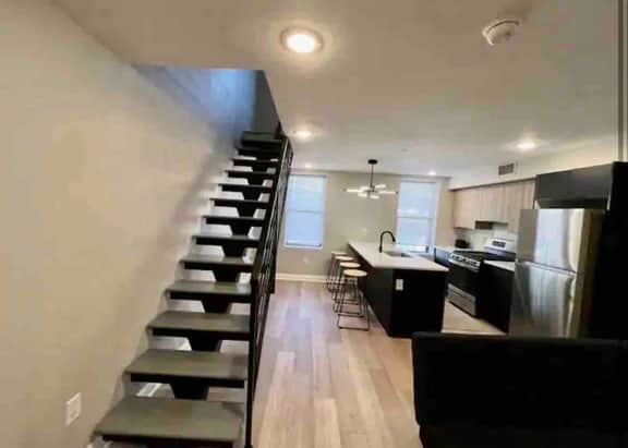 close to convention & centercity unit 4 - Image 4