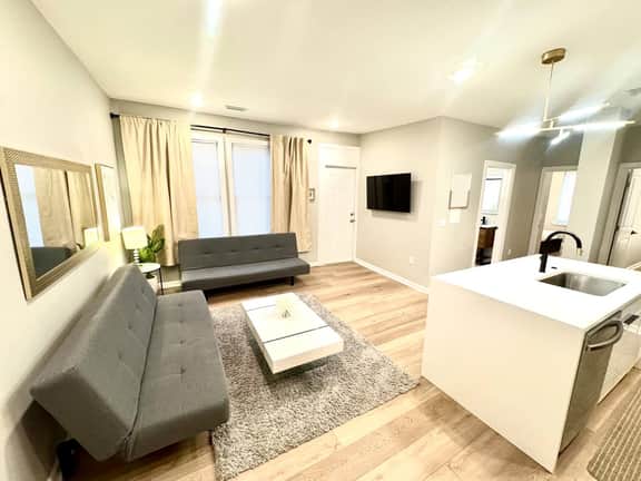 2 bedroom, kitchen 1block to beach ,parking.unit 8 - Image 5