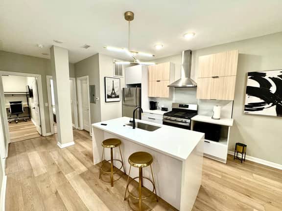 2 bedroom, kitchen 1block to beach ,parking.unit 8 - Image 2