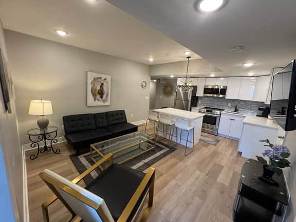 New 2 bedroom w/deck 2 block to beach & boardwalk - Image 2