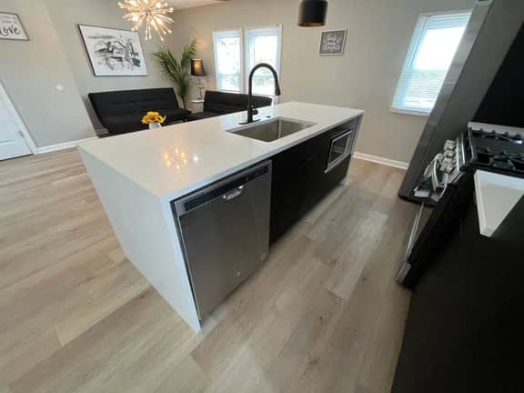 3 bedroom across from Tropicana, beach ,boardwalk. - Image 3
