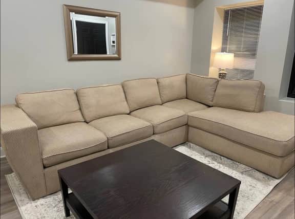 New three bedroom art museum area with backyard - Image 2