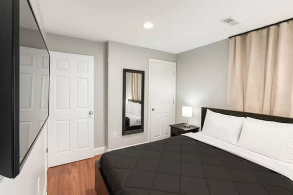 Large University city, 5 bedRM,3 bathRM, backyard. - Image 3