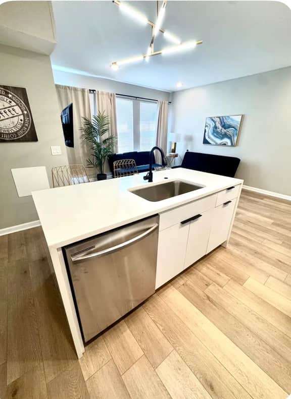 2 bedroom 1 block to beach 38-3 - Image 3