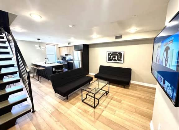 2 bedroom bi-level close to convention & city - Image 2