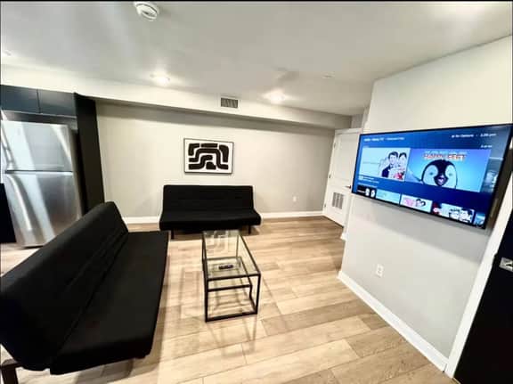 2 bedroom close to convention & city bi-level #1 - Image 3