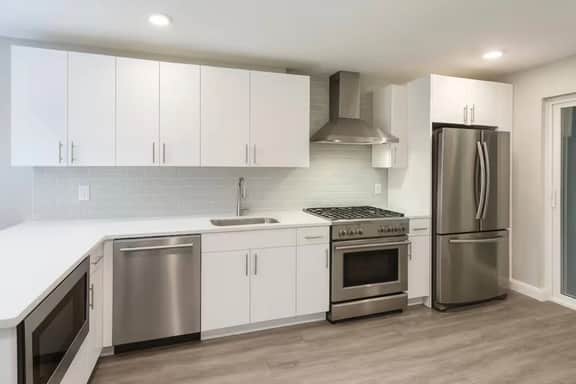 Point breeze, full house, 4 bedroom, backyard. - Image 4