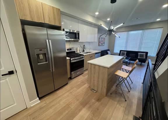 4 bedroom with rooftop close to Center City. - Image 4