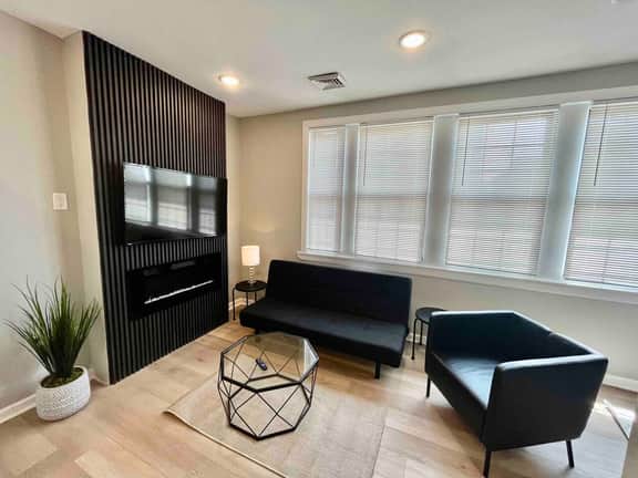 3 bedroom 1 block beach, full kitchen, livingroom. - Image 5