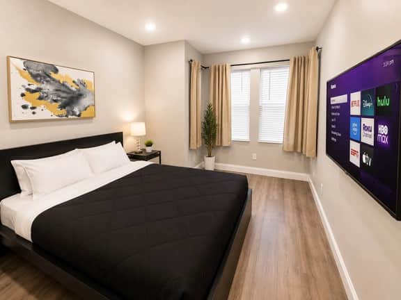 4 bedroom 1 Block from beach & Tropicana Casino #1 - Image 3