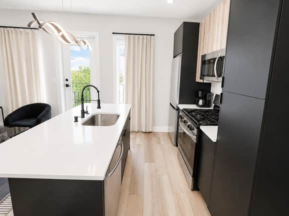108-B1 Beachblock 2bedroom new. Free parking. - Image 5