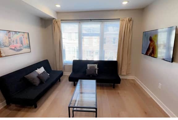 4 Bed bi-level w/roof deck 1530 #2 - Image 2