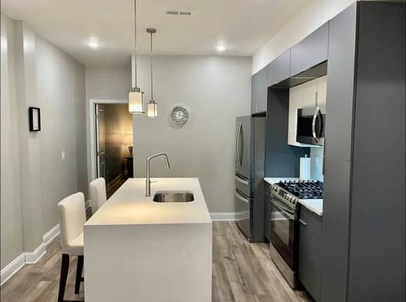 Copy of New three bedroom art museum area with backyard - Image 5
