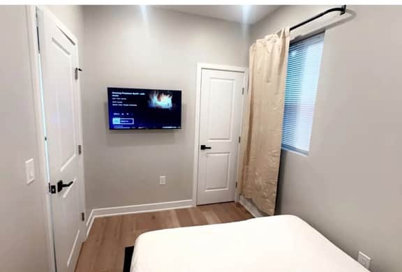 NEW 4BR • Roof Deck • Walk to Center City - Image 4