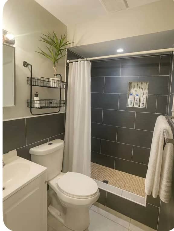 2 bedroom small house w/backyard 401 rear - Image 4
