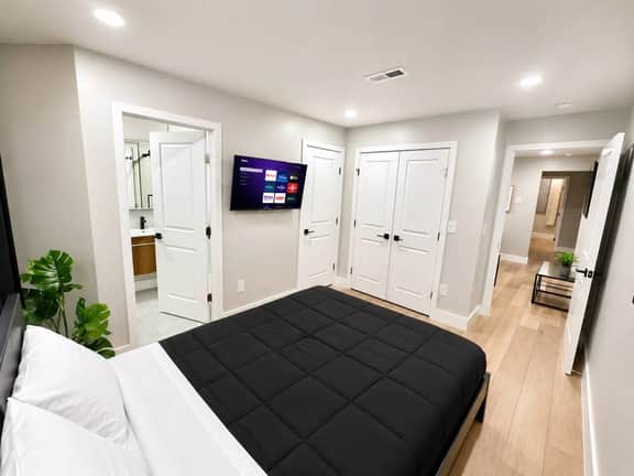 two bedroom close to Xfinity Arena unit 4 - Image 4