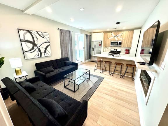 3 bedrm kitchen, living room, 108-A1 - Image 1