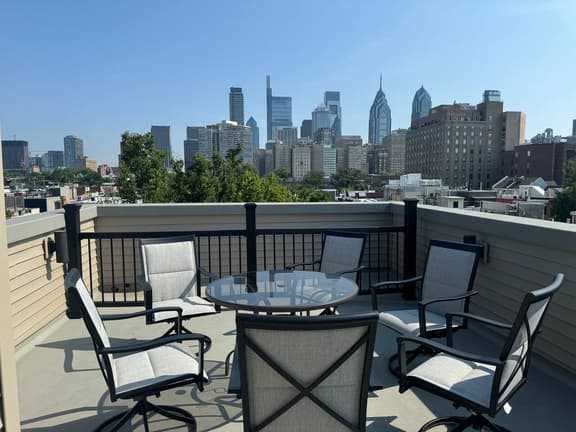 Rittenhouse, 4 level, 2 bedroom,& rooftop. - Image 1