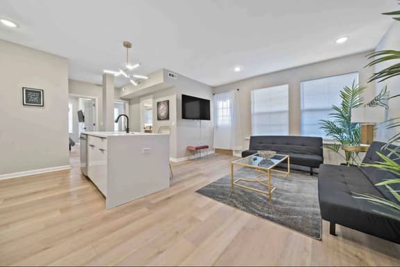 2 bedroom, 1 block beach, kitchen,livingroom. #3 - Image 1